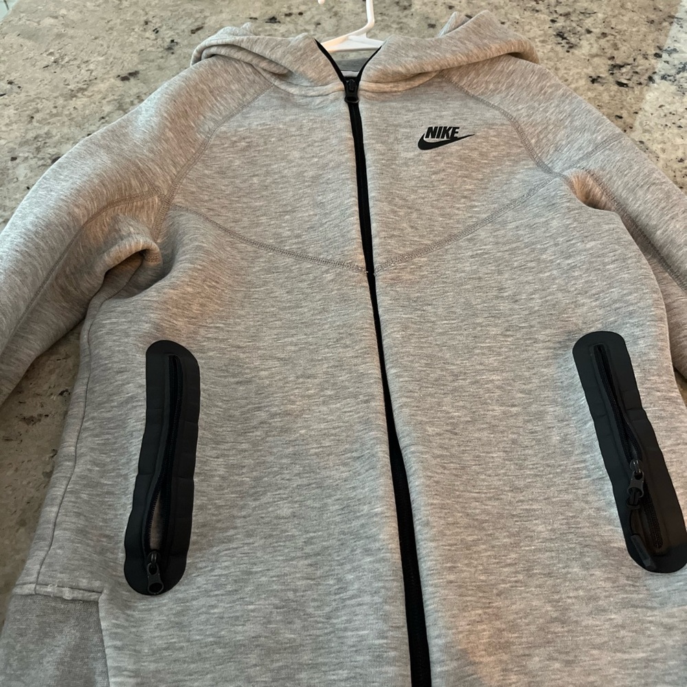 Youth Nike Tech jacket. EUC. Size Large.
